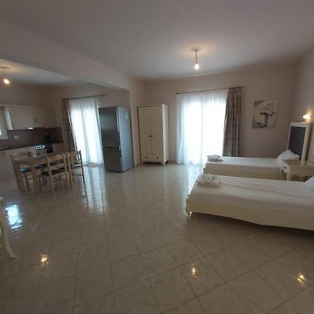 Konstantinos Apartments Ammoudia Extérieur photo