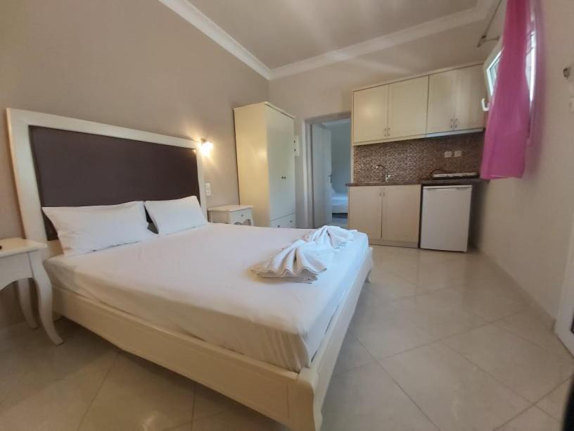 Konstantinos Apartments Ammoudia Chambre photo