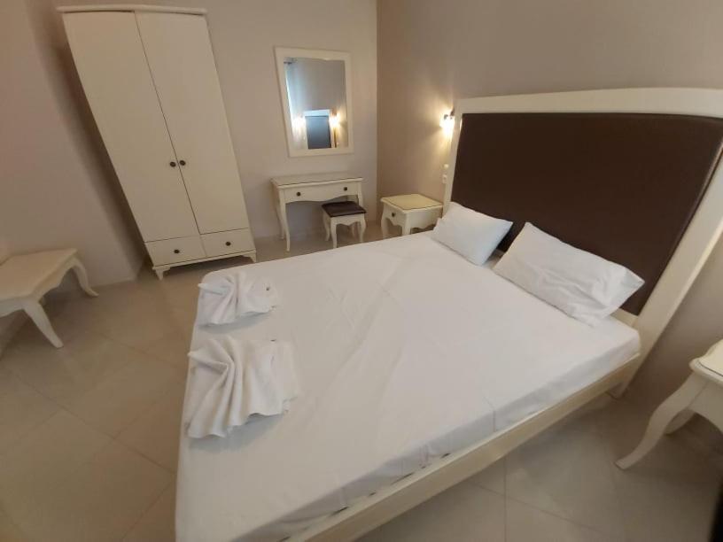 Konstantinos Apartments Ammoudia Chambre photo