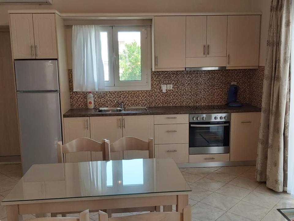 Konstantinos Apartments Ammoudia Chambre photo